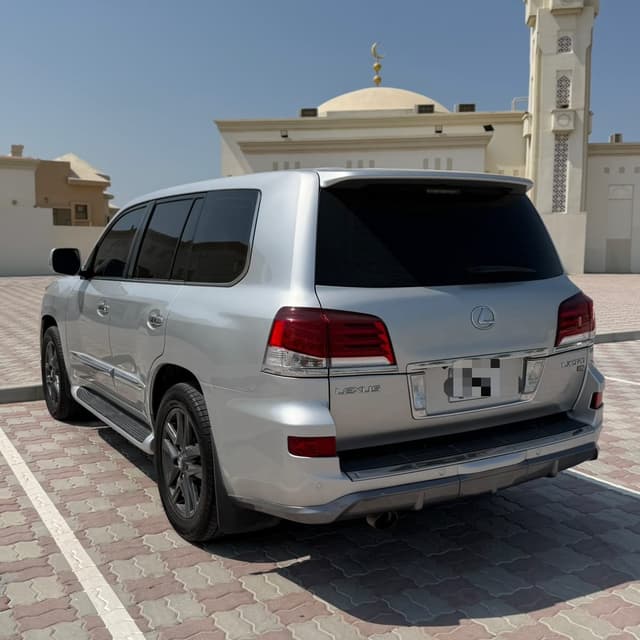 لكزس LX 2013
