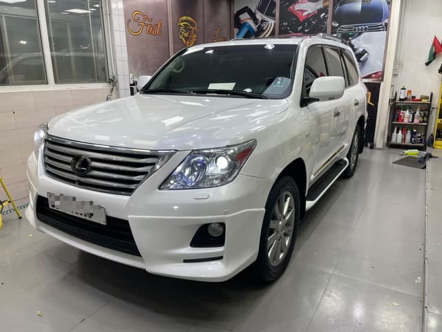 لكزس LX 2011