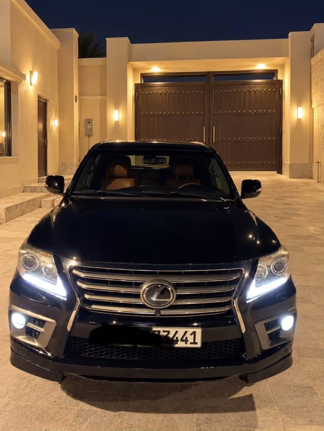 لكزس LX 2015