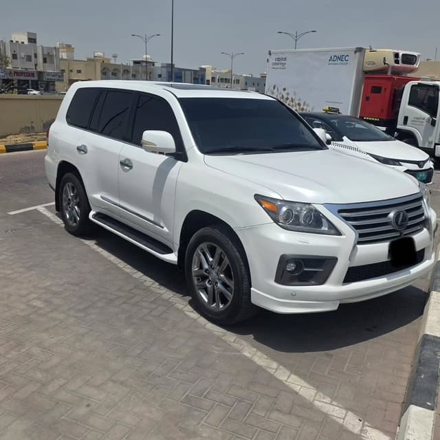 لكزس LX 2010